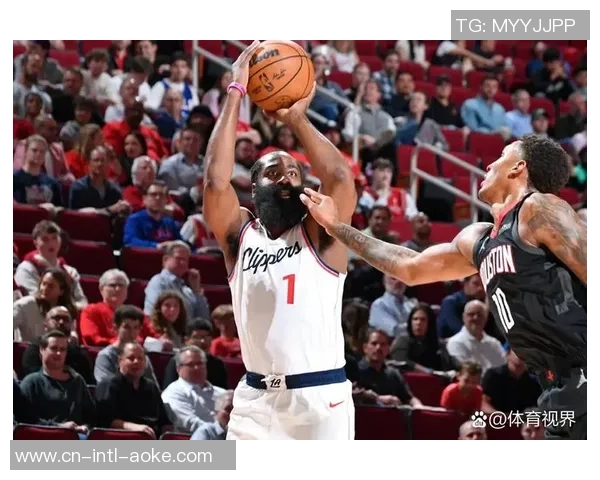 火箭队与黄蜂队激战三月中旬NBA赛场精彩瞬间回顾